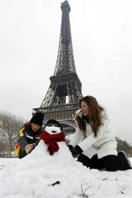 http://donbass.ua/multimedia/images/content/2009/12/17/paris_snow_2.jpg