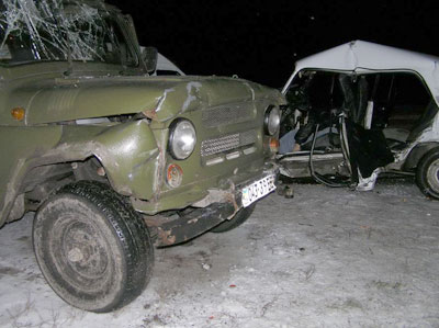 Столкновение под Македоновкой. УАЗ оказался безопасным транспортом, а в Жигулях пострадали все. 
