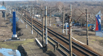 Авило-Успенка, через которую пролегла российско-украинская граница, отчетливо просматривается с места и космических спутников. 
