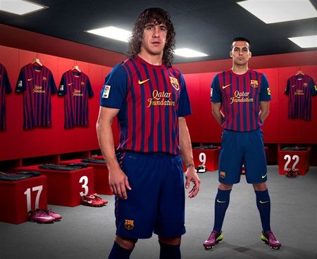 На футболке также будет значок ФК «Барселона» в виде бьющегося сердца из