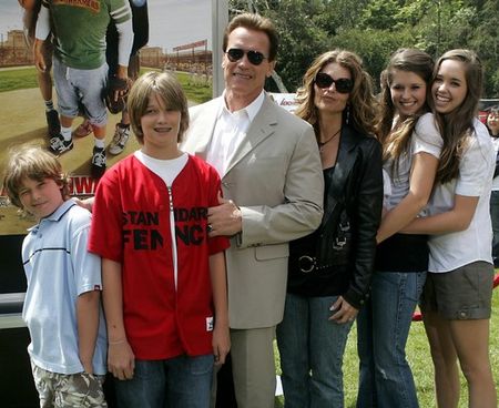 http://donbass.ua/multimedia/images/content/2011/05/23/Arnold_Schwarzenegger_and_wife_Maria_Shriver.jpg