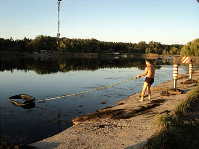 Славянск. Из вод соленого озера извлекли 200-летнюю ванну