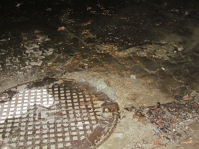 Прорыв канализации в Мариуполе