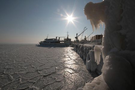 http://donbass.ua/multimedia/images/content/2012/02/07/Black_Sea_ice_7.jpg