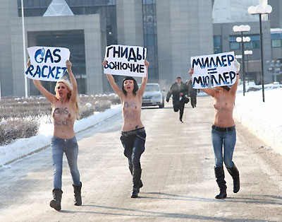 В Москве полуголые Femen на морозе протестовали у Газпрома