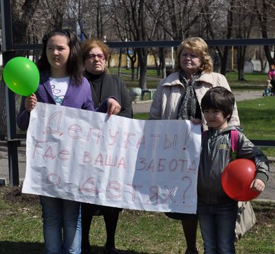 В Донецке протестуют против строительства храма в парке
