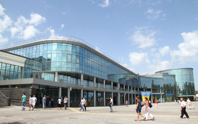 Самые крупные объекты, появившиеся в Донецке благодаря Евро-2012, абсолютно изменившие свой облик, - железнодорожный и аэровокзалы.