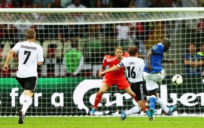 Гол Балотелли. Полуфинал Германия - Италия. Евро-2012