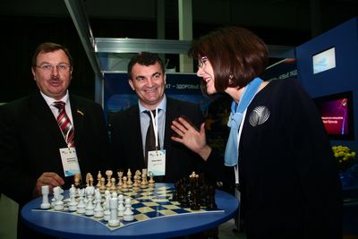 Краматорск, участвовавший в саммите под лозунгом «Интеллектуальный город», представил шахматы для троих игроков.