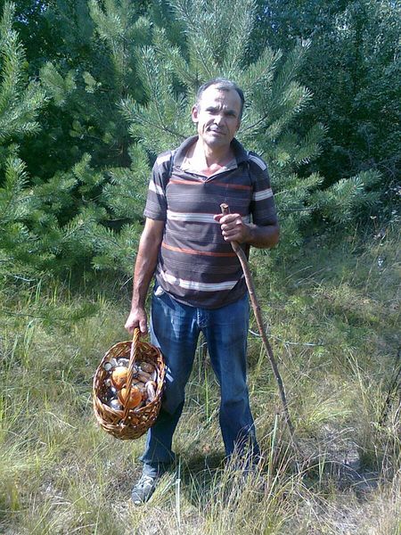 Вадим Кретов из Краснолиманского района всегда возвращается  с полным лукошком.