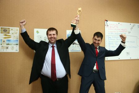 Изобретатели Максим Осыка и Валерий Ясаков привезли награду в Донецк.