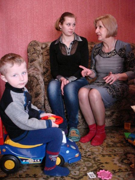 Владик и Екатерина Тузовы своей квартирой, полученной от горсовета, во многом обязаны начальнику службы по делам детей Елене Лукьянчук.