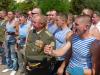 Эмоции голубых беретов на центральной площади Краматорска.