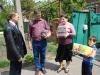 Городской голова Андрей Ляшенко привез семье Ильяшенко столько сладостей, что хватило на всех одиннадцать ребятишек!