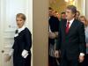 Юлия Тимошенко: «Не паникуйте, пан президент!». Виктор Ющенко: «А вы, пани премьер, не уходите от ответа». Фото EPA.