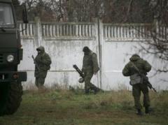 Захватчики симферопольского военкомата обстреляли активистов (ВИДЕО)
