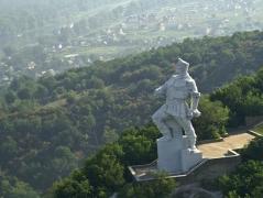 Многотонный памятник Артему в Святогорске может утонуть в Северском Донце