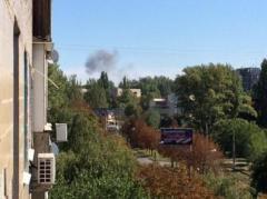 В Пролетарском районе Донецка после мощного взрыва видно  облако черного дыма