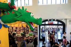В Шанхае открылся крупнейший в мире магазин Lego (ВИДЕО)