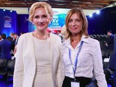 "Слева - ведьма из Макеевки", - соцсети комментируют фото "женщин Путина"