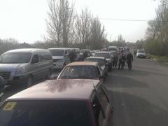 Воскресное утро у донбасских КПВВ встретили более 600 авто