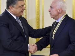 Порошенко предложил американским сенаторам поездку на Донбасс