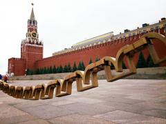 Назад к «советам»: Кремль создает список невыездных