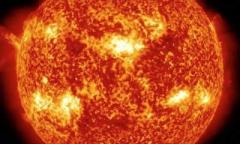 Ученые показали яркие вспышки на Солнце
