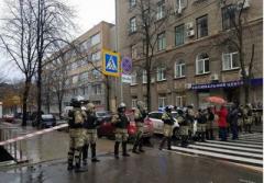 Обыск у сына Авакова: десятки титушек заблокировали все входы в дом сына главы МВД в Харькове, полиция ищет взрывчатку
