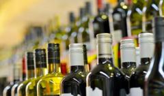 За продажу алкоголя детям в Украине теперь штраф почти 7 000 гривень