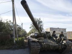 Танки и живая сила: россияне копят силы на Луганщине