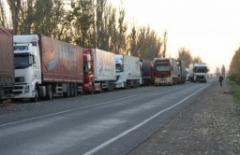 Через пункт пропуска Успенка с оккупированных территорий Донетчины едут тентованные грузовики