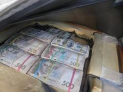 Донецкий пенсионер пытался провезти через КПВВ 5 миллионов гривен