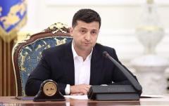 Гончарук пообещал Зеленскому ограничить зарплаты министров