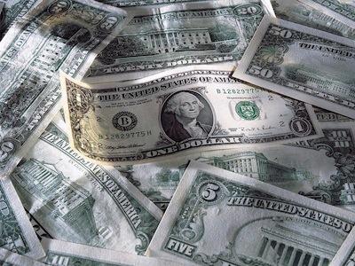Закрытие межбанка: доллар остался на отметке 7,92-7,93