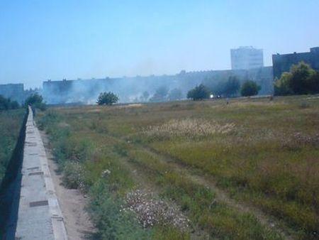 В центре Мариуполя горела трава. Рядом с газовой трубой (ФОТО)
