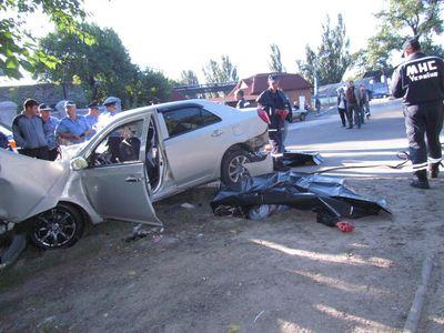 Страшная авария в Мариуполе. В столкновении Geely и металловоза три человека погибли и трое получили травмы (ФОТО) 