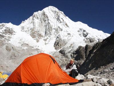 Из этого штурмового лагеря на высоте 5800 м участники Гималайской экспедиции отправляются покорять Ама-Даблам.
