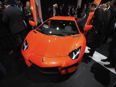    ! 22-     Lamborghini Aventador