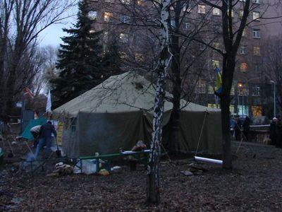 Суд постановил немедленно ликвидировать "чернобыльский" городок в Донецке