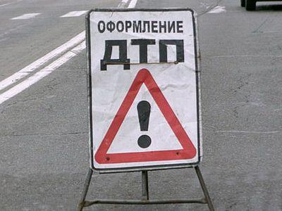 В Донецке столкнулись микроавтобус и "Приора". Потерпевших вырезали из груды металла