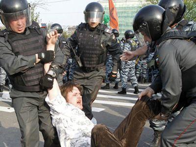 После акций протеста в Москве арестовано более 400 человек (ФОТО)