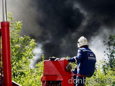 Пожар в Макеевке тушили сотрудники МЧС из трех городов (ФОТО)