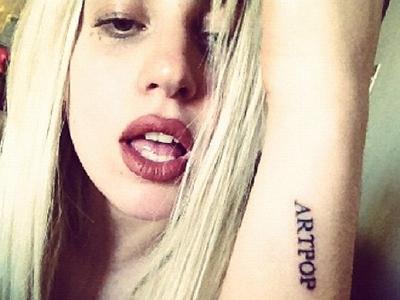Леди Гага сделала себе ю татуировку - Российская газета