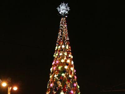 В Мариуполе подсчитывают стоимость украшений новогодней елки 
