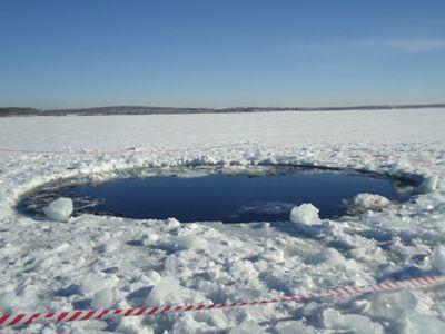 Метеорит ушел под лед. Воронка на озере Чебаркуль