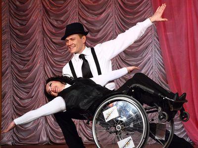 Никто из зрителей не ожидал, что танец на инвалидной коляске  может быть настолько зажигательным.