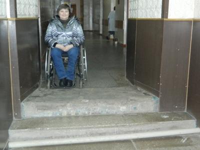 В Донецкой области инвалидов послали в недоступные места (ФОТО)