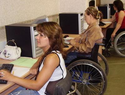 Инвалидов отказываются принимать на работу