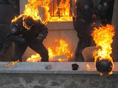 Ужас на Грушевского: Милиция показала, как горят сотрудники "Беркута" (ВИДЕО)